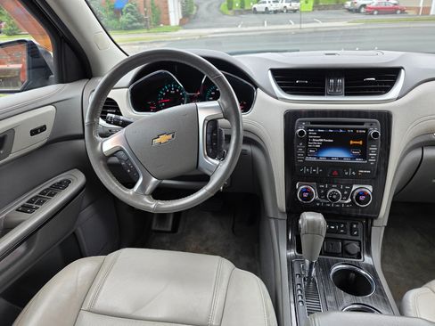 Used 2017 Chevrolet Traverse Premier image 19