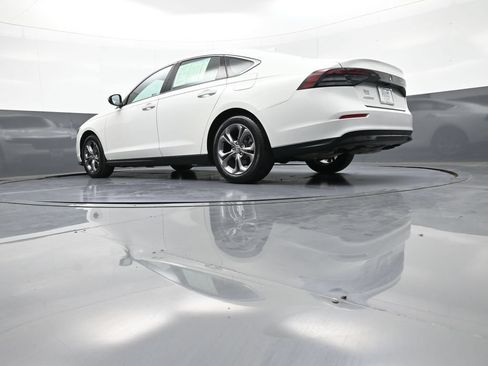 Used 2024 Honda Accord EX image 31