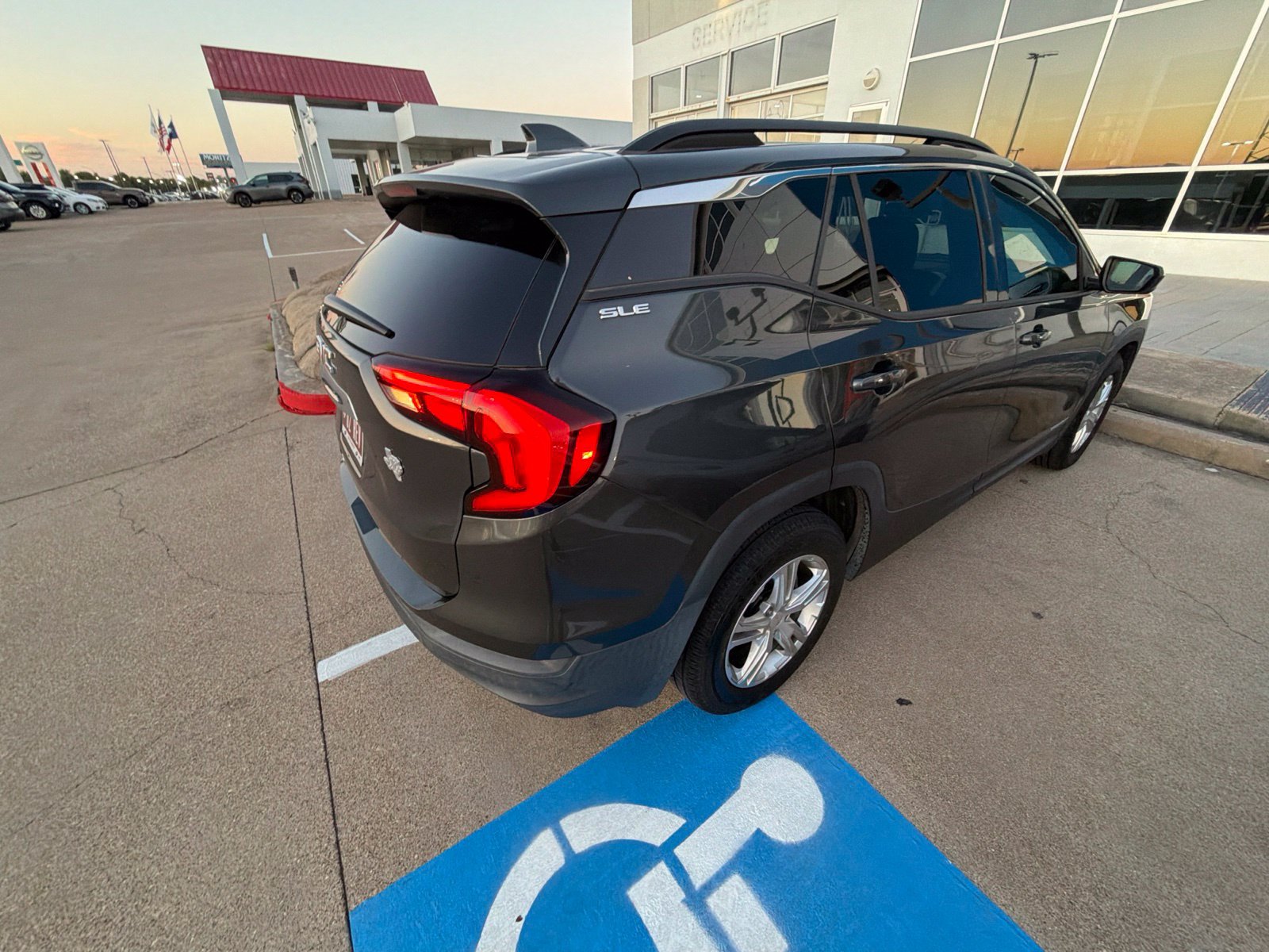 Used 2018 GMC Terrain SLE w/ Driver Convenience Package FWD image 17