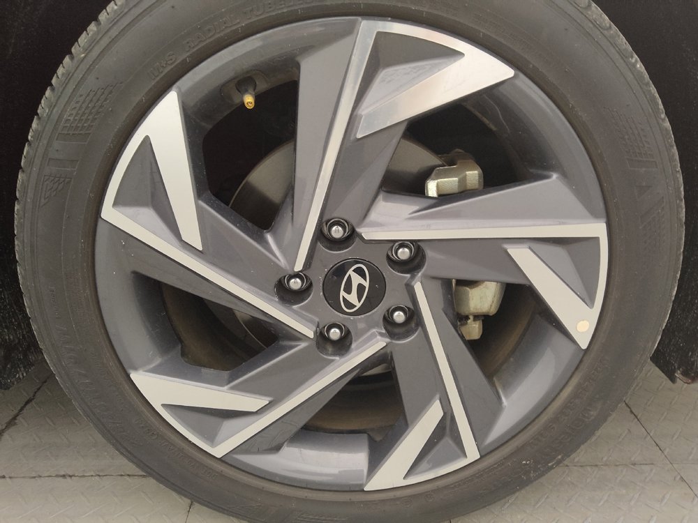 Used 2025 Hyundai Elantra Limited FWD image 31