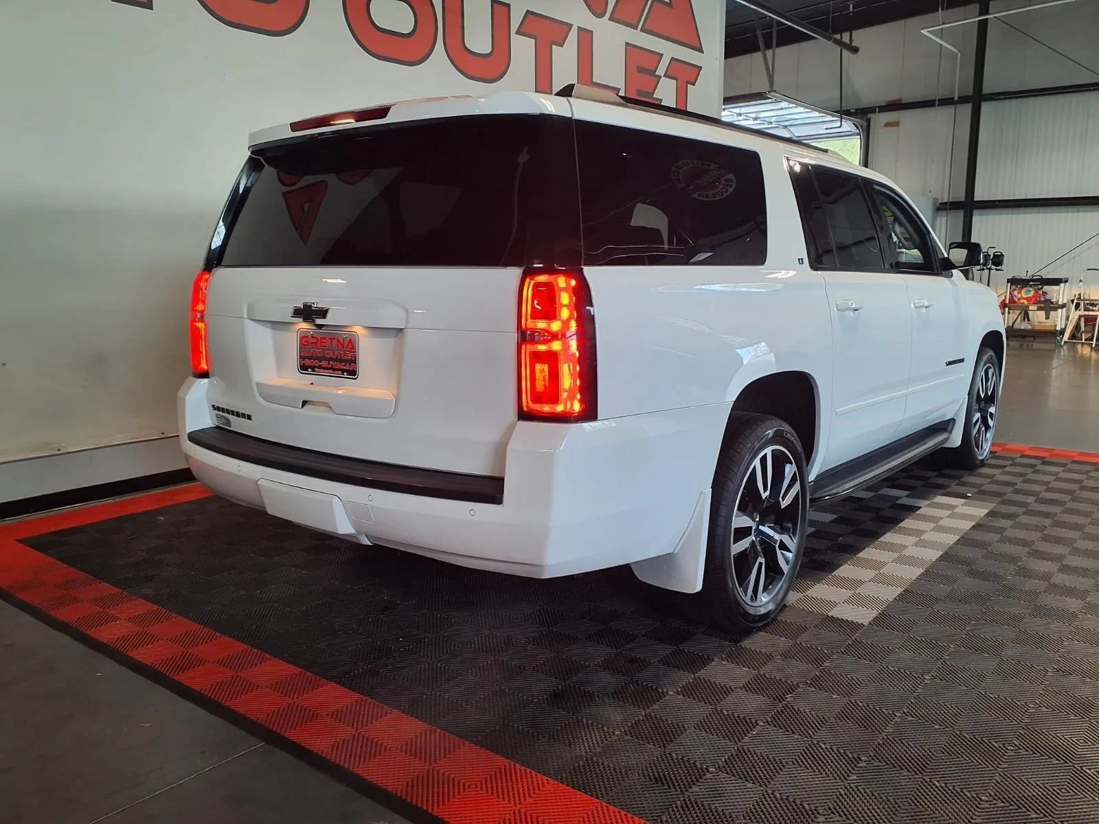 Used 2018 Chevrolet Suburban LT AWD/4WD image 9