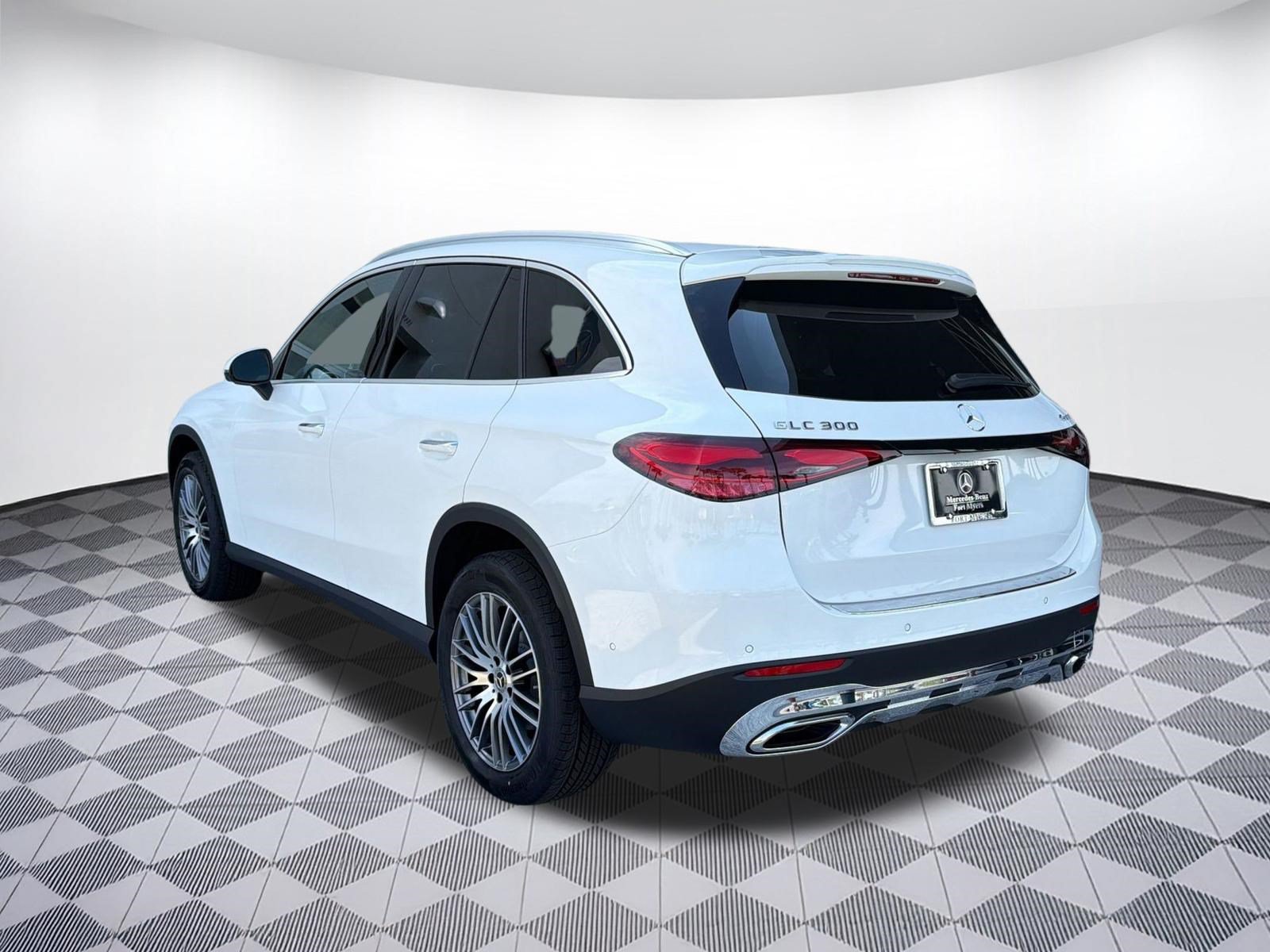 Used 2026 Mercedes-Benz GLC 300 4MATIC image 3