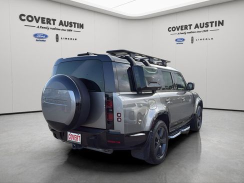 Used 2024 Land Rover Defender 130 X-Dynamic SE image 5