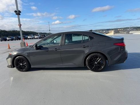 Used 2025 Toyota Camry SE FWD image 6