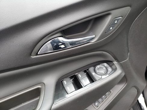 Used 2024 Chevrolet Equinox Premier image 11