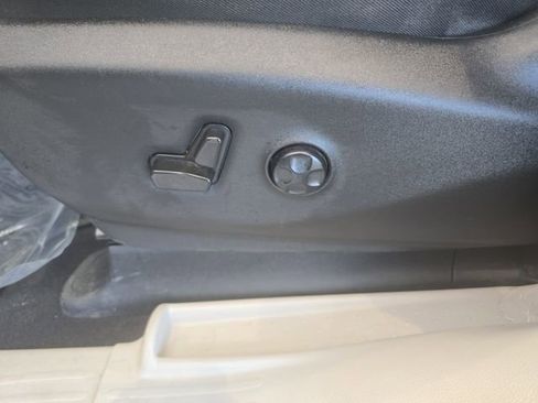 Used 2022 Chrysler Pacifica Touring-L w/ Uconnect Theater Family Group FWD image 27