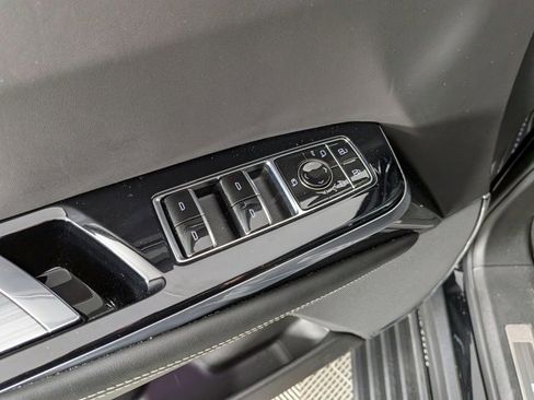 Certified 2025 Cadillac Escalade V w/ LPO, ONYX Package image 21