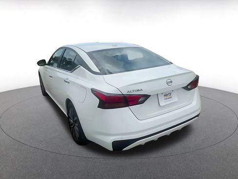 Used 2025 Nissan Altima 2.5 SV FWD image 11