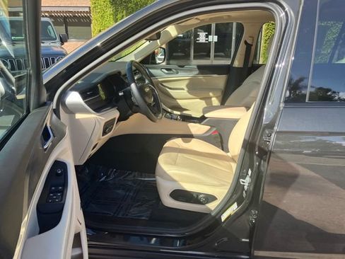 Used 2021 Jeep Grand Cherokee L Limited AWD/4WD image 12