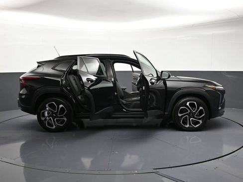 Used 2024 Chevrolet Trax RS w/ Sunroof Package FWD image 33