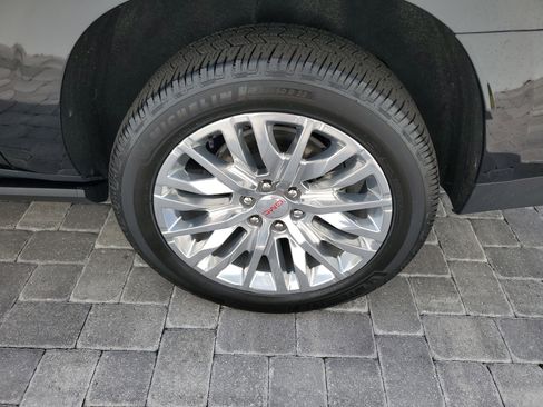 Certified 2024 GMC Yukon XL Denali w/ Denali Reserve Package AWD/4WD image 9