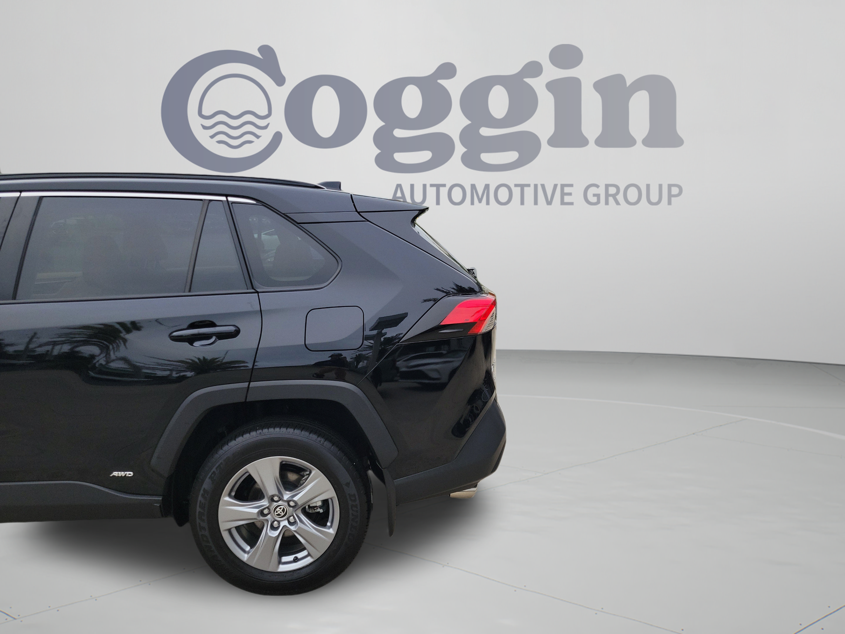 Used 2025 Toyota RAV4 LE AWD/4WD image 33