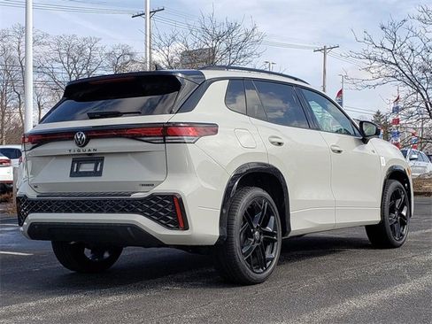 New 2026 Volkswagen Tiguan SE R-Line image 3