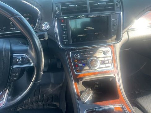 Used 2017 Lincoln Continental Reserve image 14
