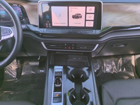 Used 2024 Volkswagen Atlas SE image 11