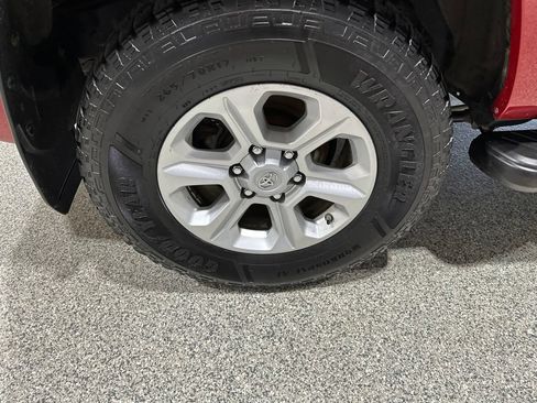 Used 2016 Toyota 4Runner SR5 AWD/4WD image 21