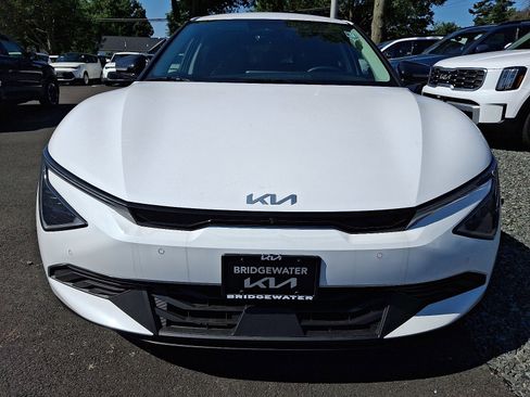 New 2025 Kia EV6 Light w/ Light LR Technology Package image 2