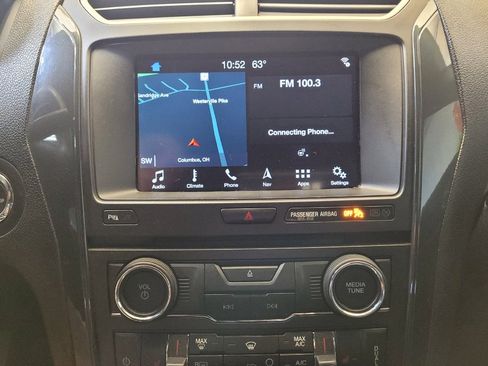 Used 2018 Ford Explorer XLT w/ Equipment Group 202A AWD/4WD image 25
