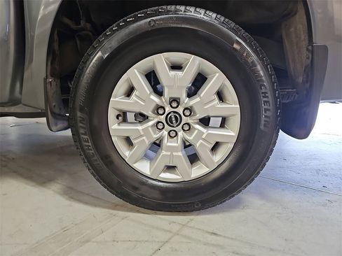 Used 2024 Nissan Frontier SV w/ SV Convenience Package image 32