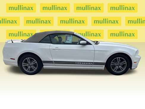 Used 2013 Ford Mustang Premium image 2