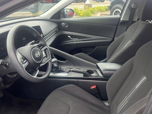 Used 2024 Hyundai Elantra SEL FWD image 14
