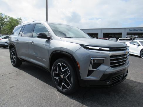 New 2026 Chevrolet Traverse High Country FWD image 3