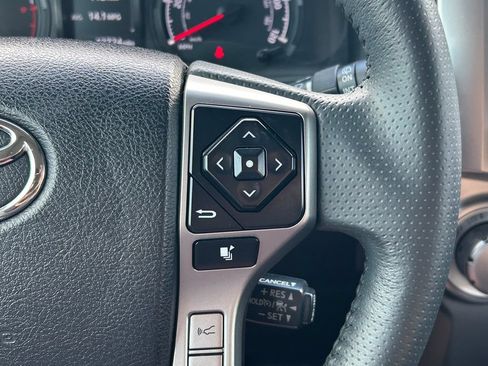 Used 2022 Toyota 4Runner SR5 Premium w/ Moonroof Package RWD image 38