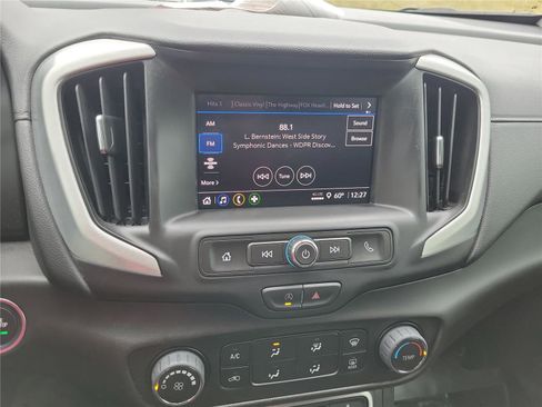 Used 2024 GMC Terrain SLE image 26