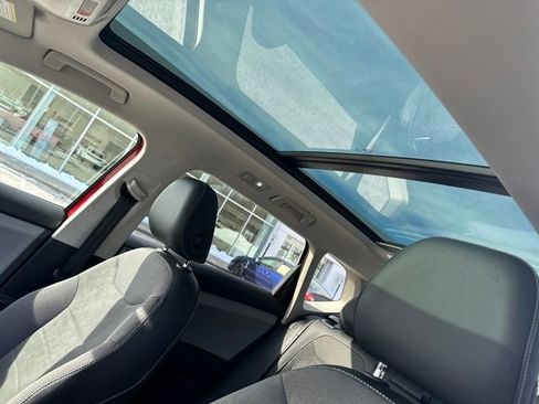 Certified 2022 Volkswagen Taos SE image 43