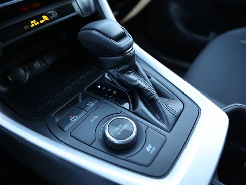 Used 2023 Toyota RAV4 LE image 31