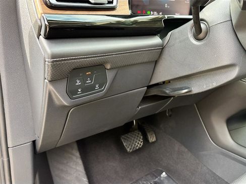 Used 2025 Volkswagen Atlas SE image 10