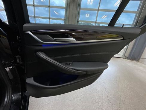 Used 2019 BMW 530i w/ Convenience Package RWD image 25