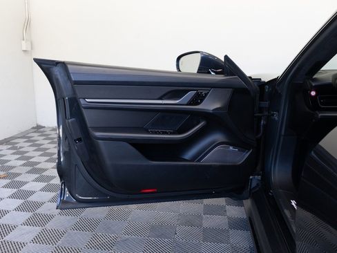 Used 2020 Porsche Taycan Turbo S image 18