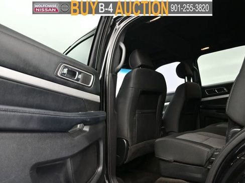 Used 2017 Ford Explorer XLT w/ Equipment Group 201A AWD/4WD image 13