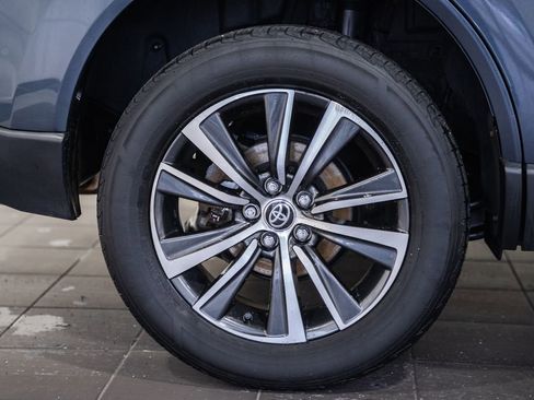 Used 2021 Toyota Venza LE image 18