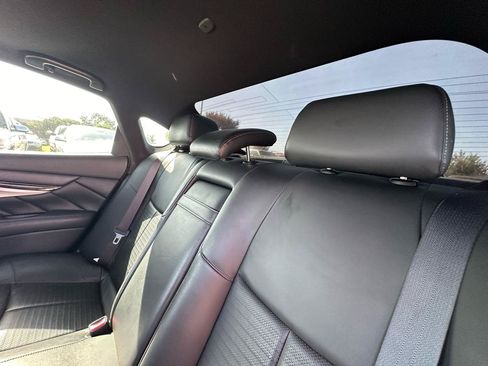 Used 2015 INFINITI Q70 5.6 w/ Sport Package RWD image 34