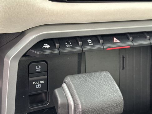 Used 2025 Toyota Sequoia Capstone AWD/4WD image 37