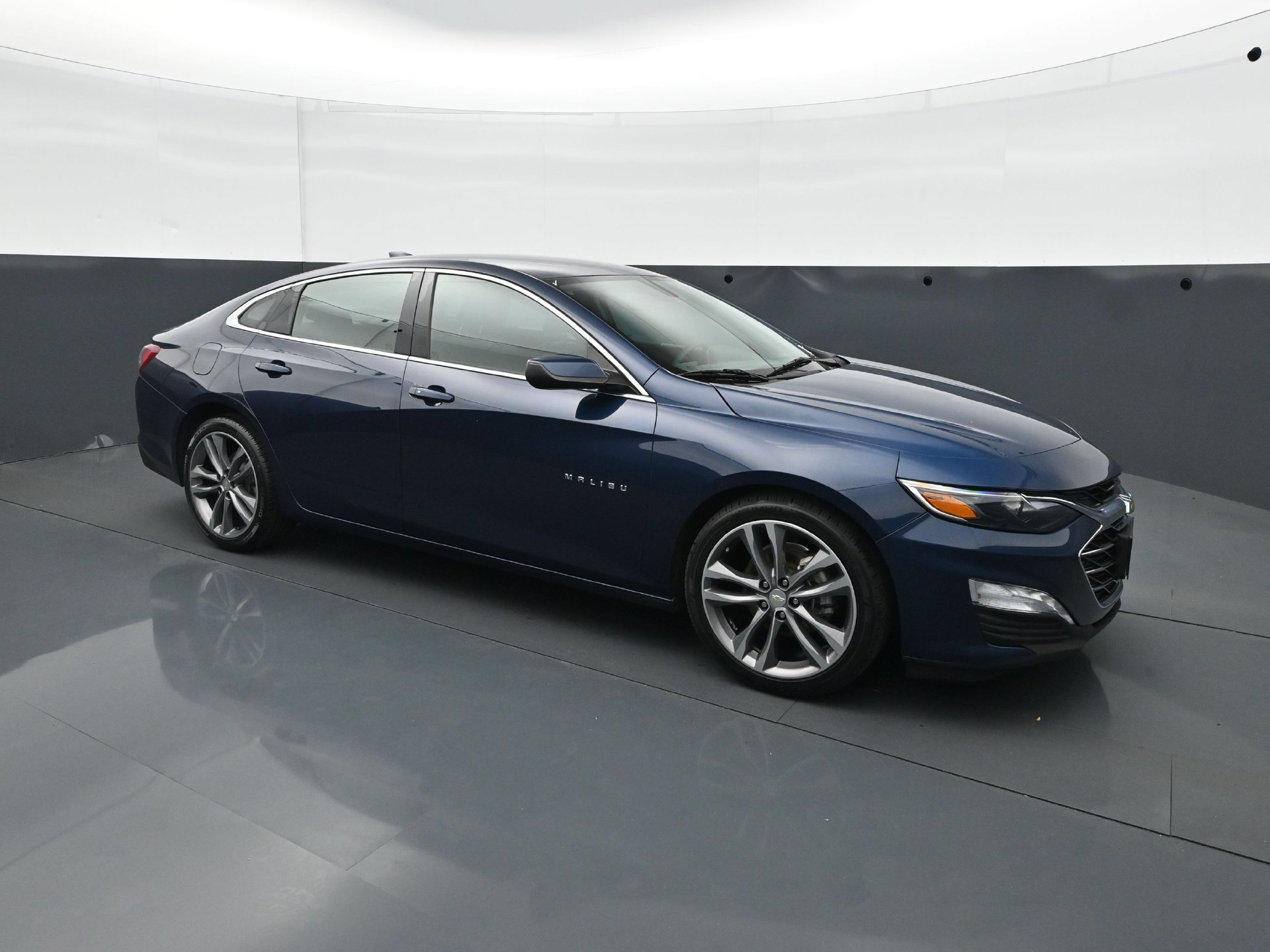 Used 2021 Chevrolet Malibu LT FWD image 9