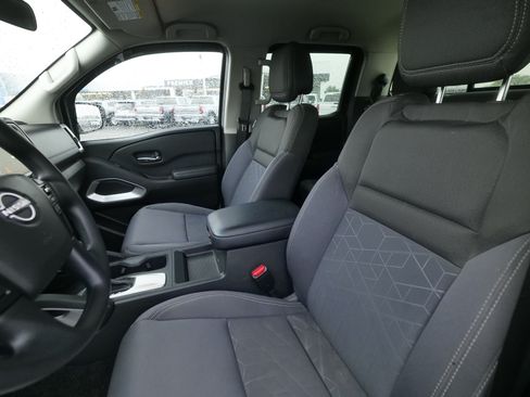 Used 2025 Nissan Frontier SV AWD/4WD image 20