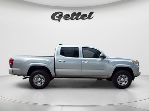 Used 2022 Toyota Tacoma SR AWD/4WD image 4