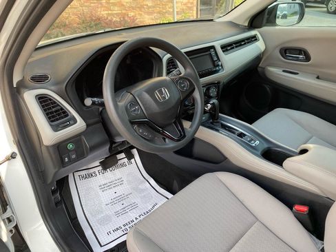 Used 2018 Honda HR-V LX image 5