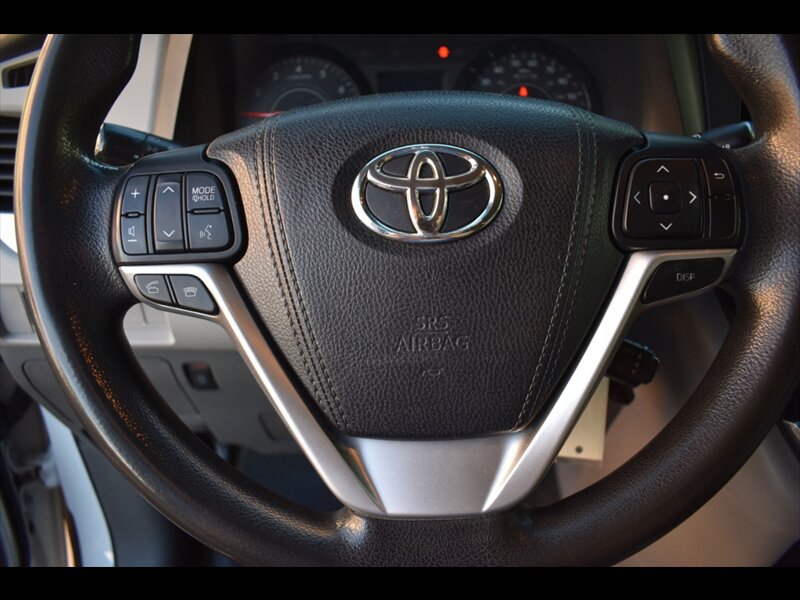 Used 2017 Toyota Sienna LE FWD image 13