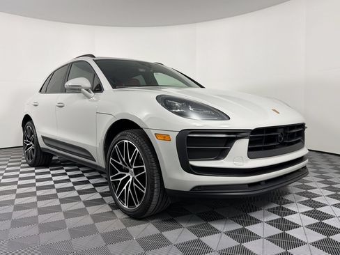 Certified 2026 Porsche Macan AWD/4WD image 7