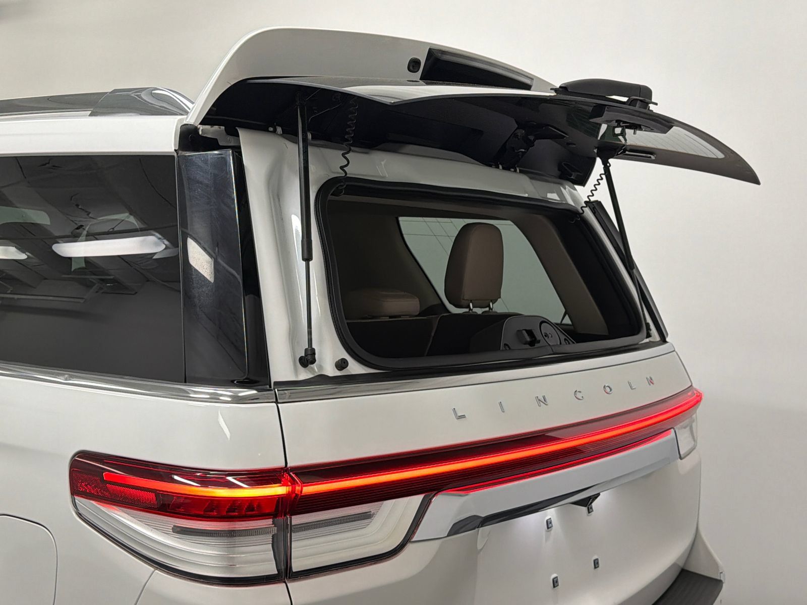 Certified 2023 Lincoln Navigator Reserve AWD/4WD image 8