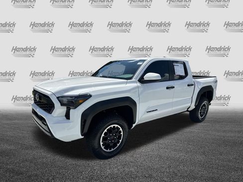 Certified 2025 Toyota Tacoma TRD Off-Road AWD/4WD image 5