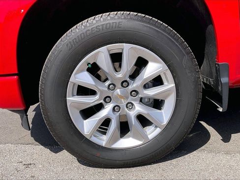 Used 2024 Chevrolet Silverado 1500 Custom image 9