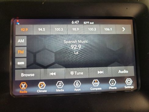 Used 2019 Jeep Cherokee Latitude Plus AWD/4WD image 25