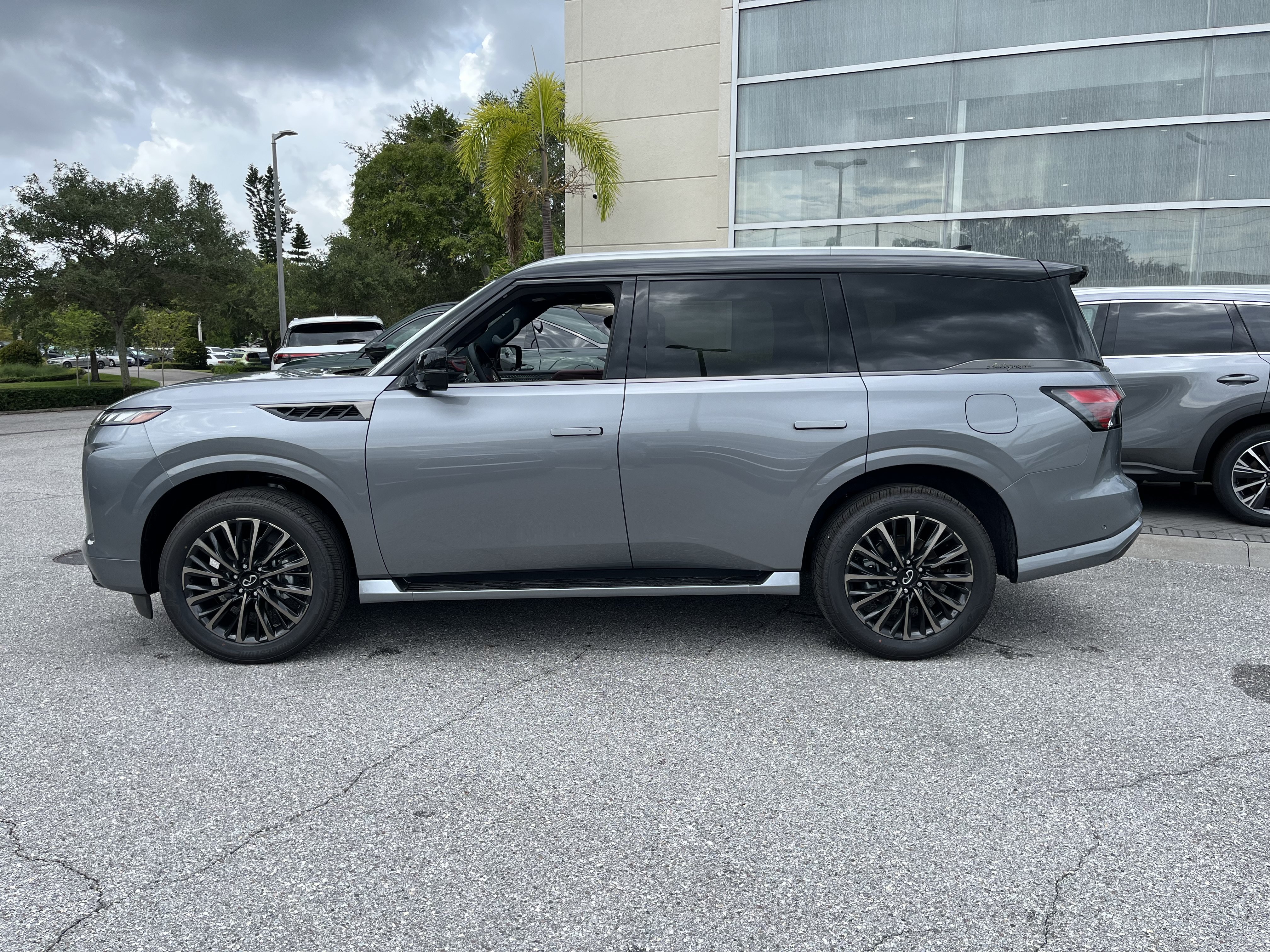 New 2027 INFINITI QX80 Autograph w/ Premium Cargo Package AWD/4WD image 2