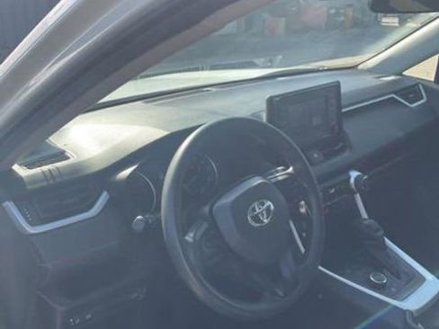 Used 2021 Toyota RAV4 XLE w/ Convenience Package image 12