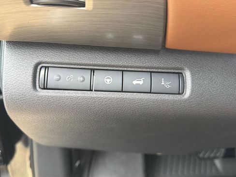 Used 2024 Nissan Pathfinder Platinum w/ Black Appearance Package FWD image 17